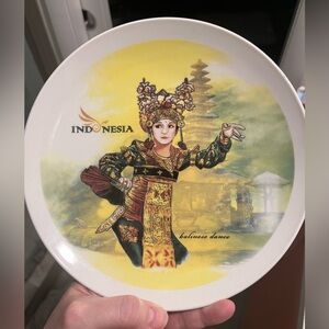 Vintage Porcelain Plate from Indonesia depicting a Balinese Dancer